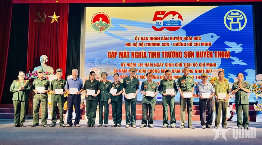 Gặp mặt “Nghĩa tình Trường Sơn huyền thoại”