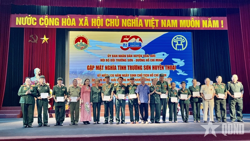 Gặp mặt “Nghĩa tình Trường Sơn huyền thoại”