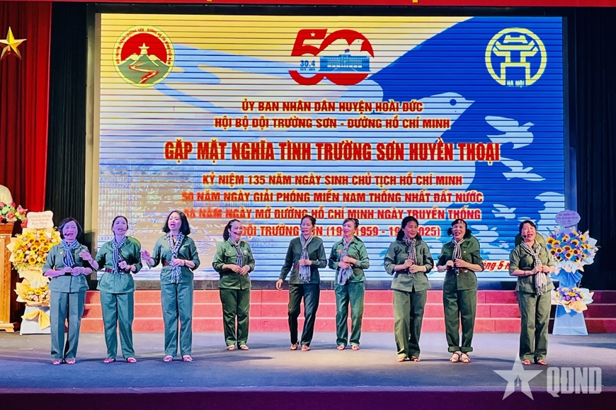 Gặp mặt “Nghĩa tình Trường Sơn huyền thoại”