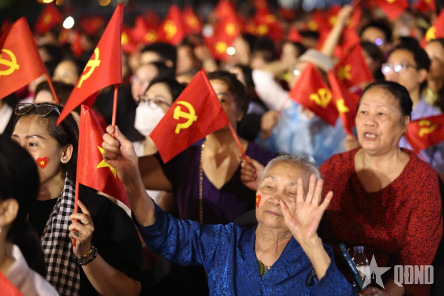 Lãnh đạo Đảng, Nhà nước dự chương trình nghệ thuật đặc biệt “Người là Hồ Chí Minh”