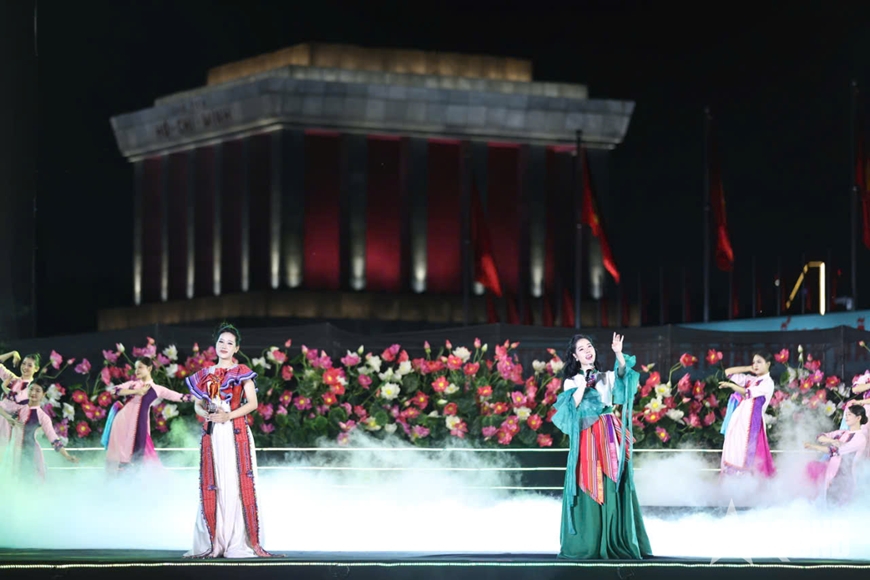 Lãnh đạo Đảng, Nhà nước dự chương trình nghệ thuật đặc biệt “Người là Hồ Chí Minh”