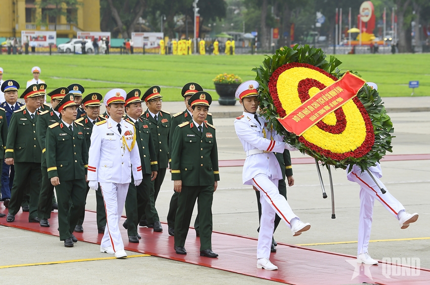 Lãnh đạo Đảng, Nhà nước, Quân đội vào Lăng viếng Chủ tịch Hồ Chí Minh