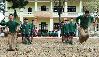 Quân Đội Đắk Lắk Vui Tươi: Chiến Sĩ 'Giải Nảy' Sau Những Ngày Trực Chiến