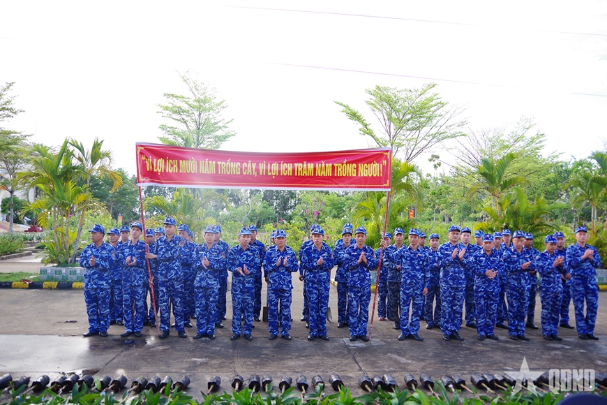 Hải đoàn 42 phát động trồng cây kỷ niệm 135 năm Ngày sinh Chủ tịch Hồ Chí Minh
