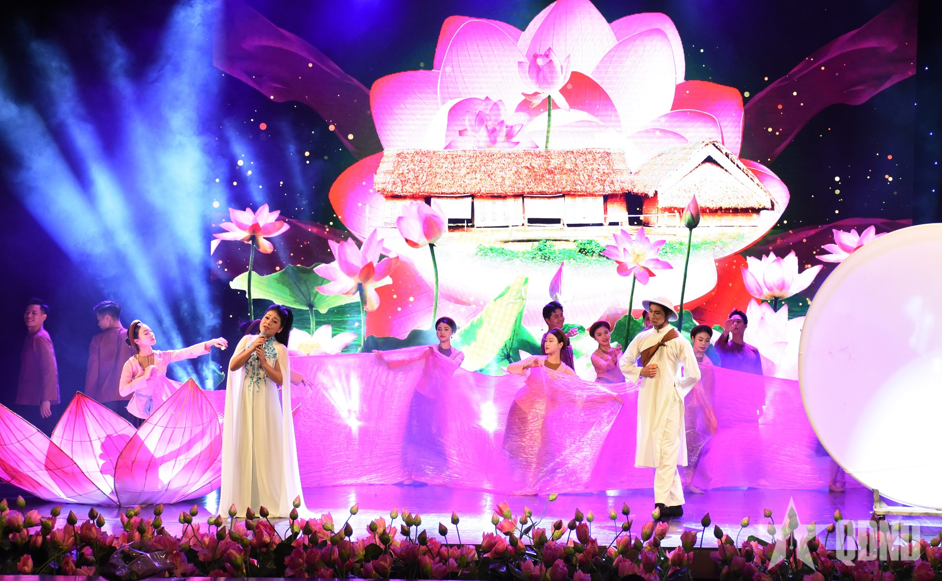 Lắng sâu lời ví, giặm theo bước chân Người