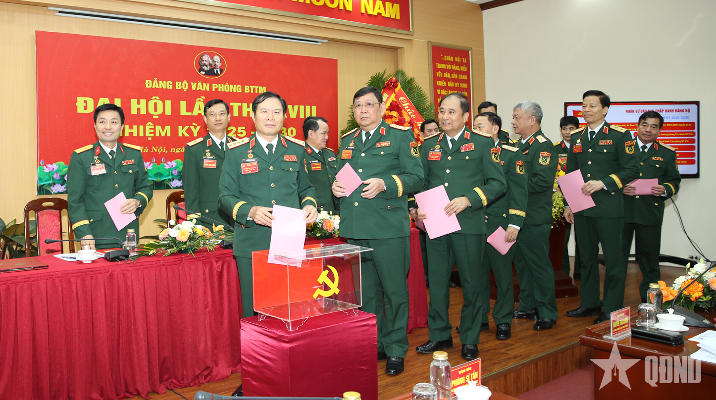 Đại tướng Nguyễn Tân Cương dự Đại hội Đảng bộ Văn phòng Bộ Tổng Tham mưu lần thứ XVIII