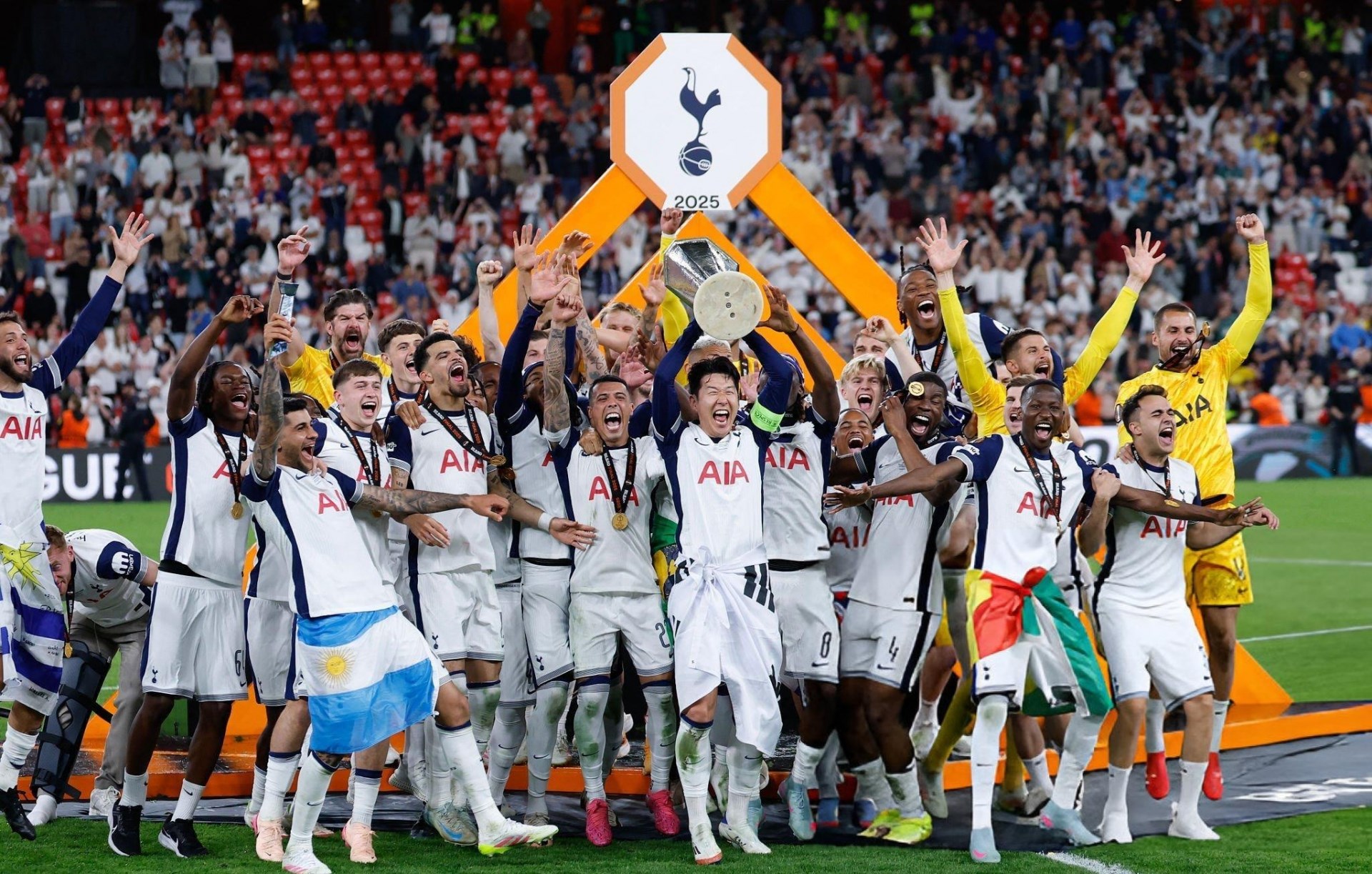 Con số lịch sử vẻ vang cạnh tranh đối đầu Tottenham Hotspur & Bournemouth - Những cốt truyện bắt buộc để mắt của hai đội bóng bên trên sân cỏ Anh quốc