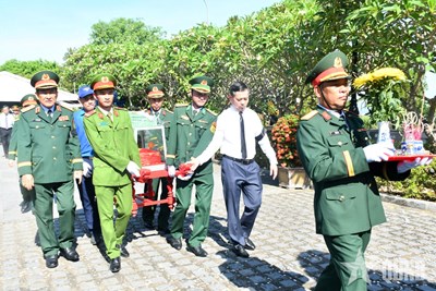 View - 	Thượng tướng Võ Minh Lương dự Lễ truy điệu, an táng hài cốt liệt sĩ