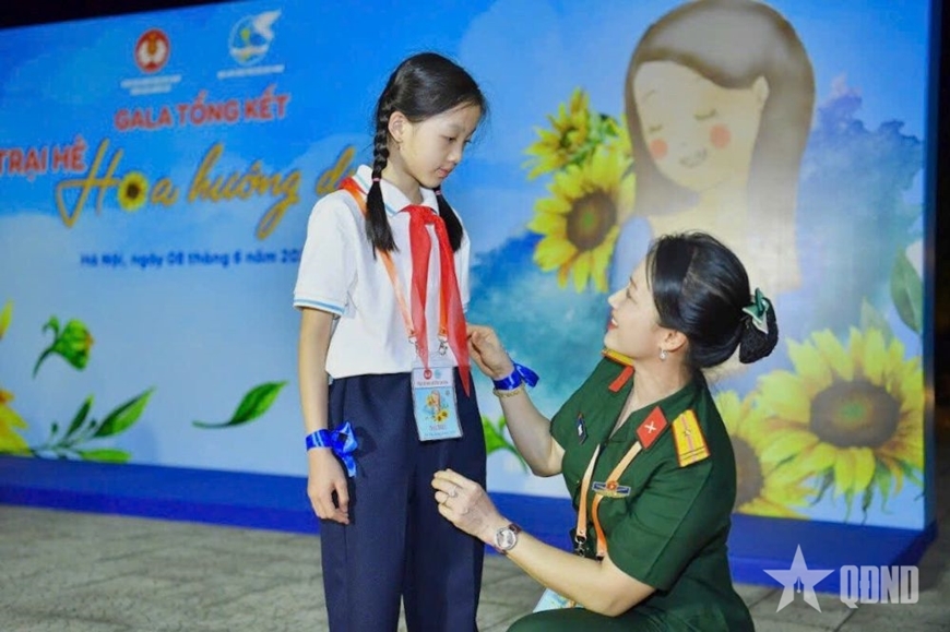 Nữ quân nhân hết lòng vì trẻ mồ côi