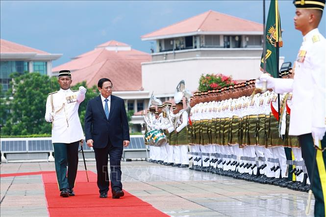 Thủ tướng Anwar Ibrahim chủ trì lễ đón chính thức Thủ tướng Phạm Minh Chính thăm Malaysia