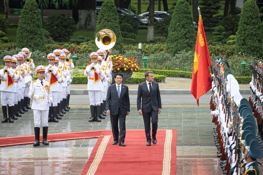 Chủ tịch nước Lương Cường chủ trì lễ đón Tổng thống Pháp Emmanuel Macron