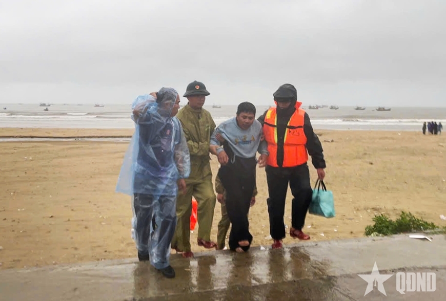 Hà Tĩnh: Tàu chở than gặp nạn ngoài khơi Vũng Áng, 10 thuyền viên mất tích