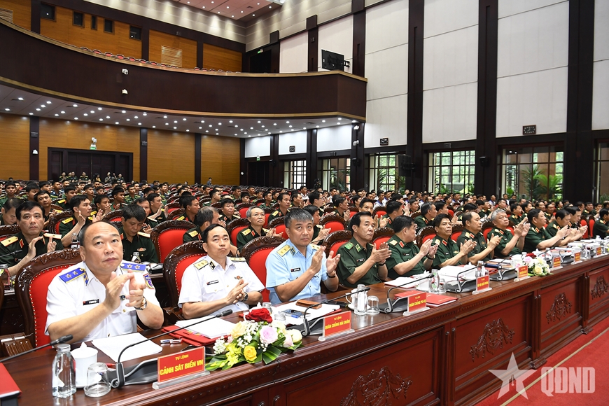 Đại tướng Phan Văn Giang chủ trì hội nghị lấy ý kiến dự thảo Nghị quyết về sửa đổi, bổ sung một số điều của Hiến pháp năm 2013