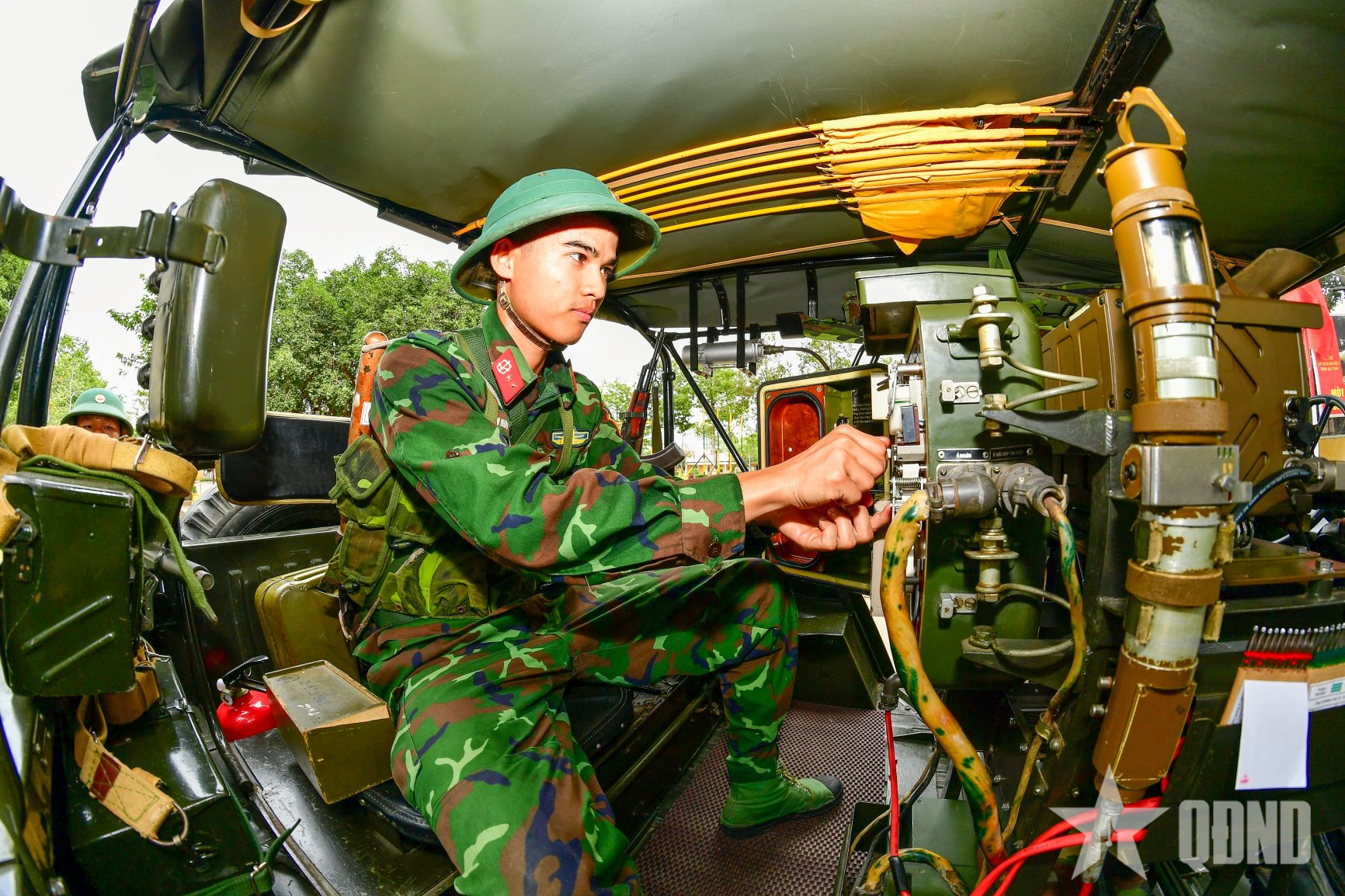 Trên thao trường bộ đội phòng hóa