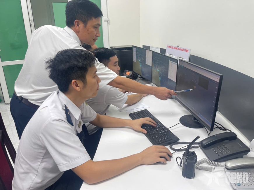Hà Tĩnh: Tàu chở than gặp nạn ngoài khơi Vũng Áng, 10 thuyền viên mất tích