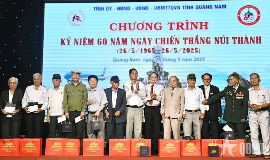 Phó chủ tịch Quốc hội Nguyễn Đức Hải dự Chương trình kỷ niệm 60 năm Ngày Chiến thắng Núi Thành