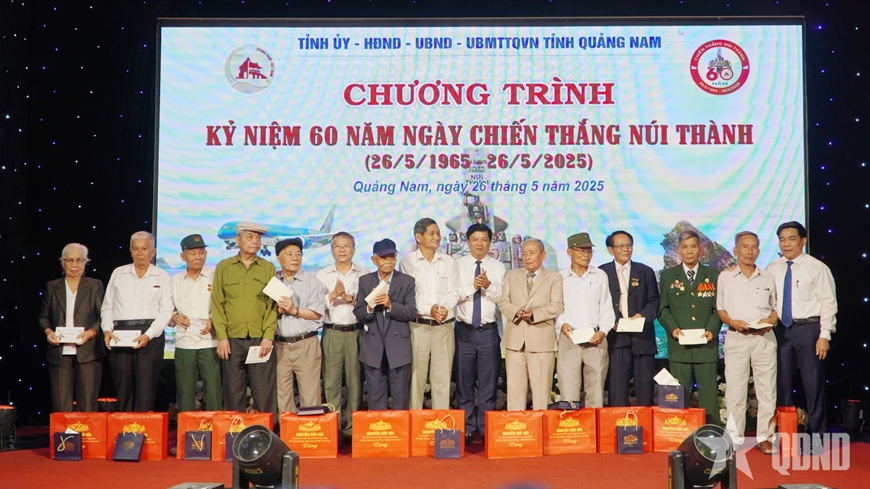 Phó chủ tịch Quốc hội Nguyễn Đức Hải dự Chương trình kỷ niệm 60 năm Ngày Chiến thắng Núi Thành