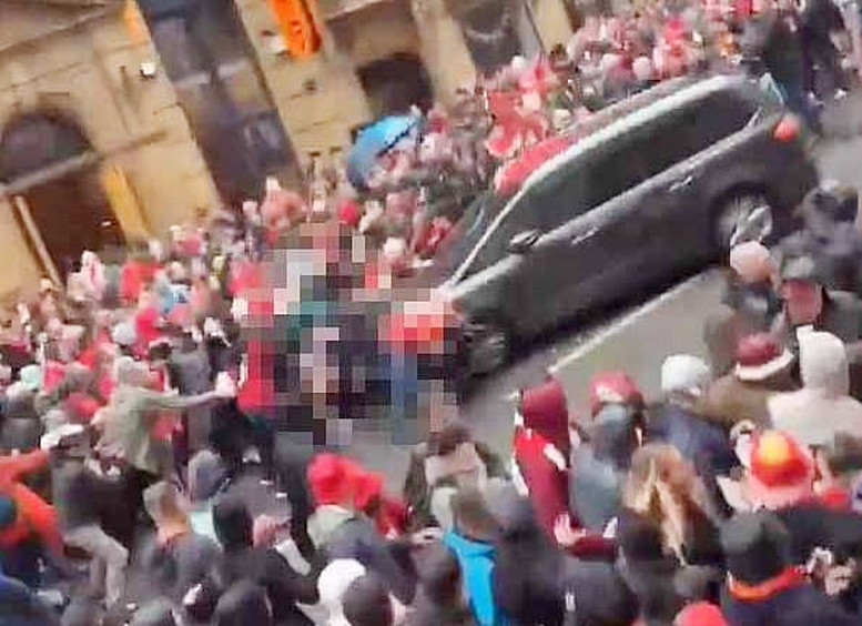 Anh: Xe lao vào đám đông ăn mừng CLB Liverpool vô địch, nhiều người nguy kịch