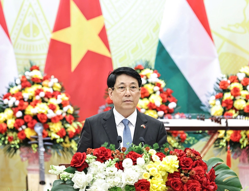 Chủ tịch nước Lương Cường chủ trì chiêu đãi chính thức Tổng thống Hungary
