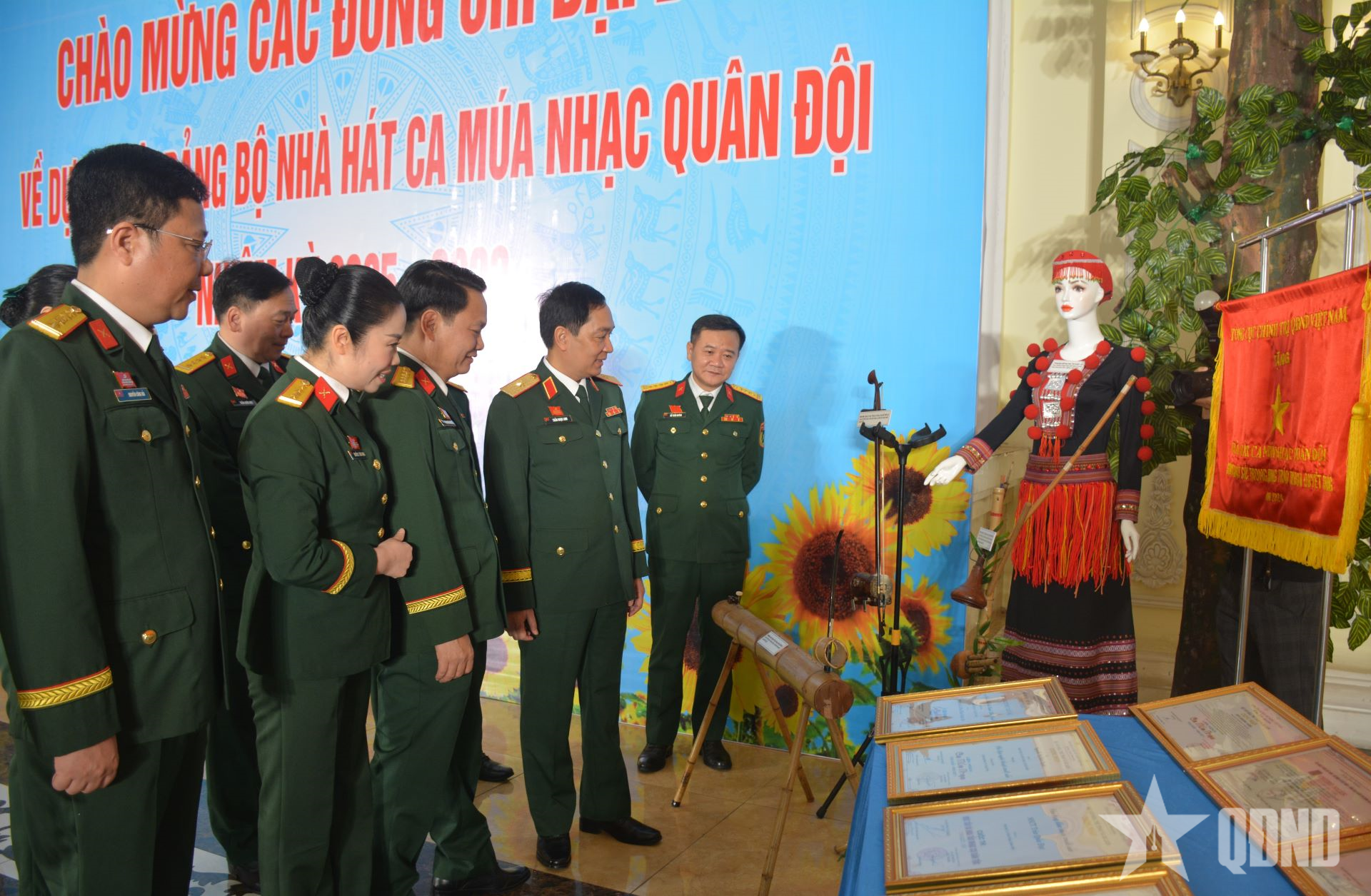 Xứng đáng là sứ giả quảng bá văn hóa, nghệ thuật của Quân đội và đất nước