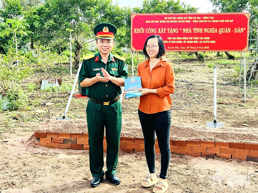 Ban CHQS huyện Xuyên Mộc khởi công xây tặng “Nhà tình nghĩa quân dân”