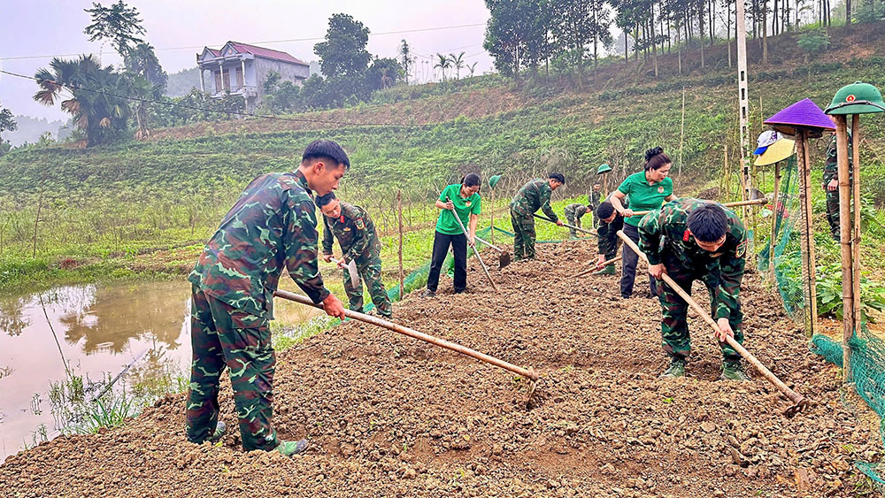 Giúp dân bằng việc làm thiết thực