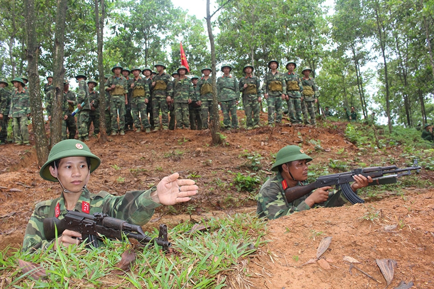 Xây dựng phong cách làm việc khoa học, dân chủ