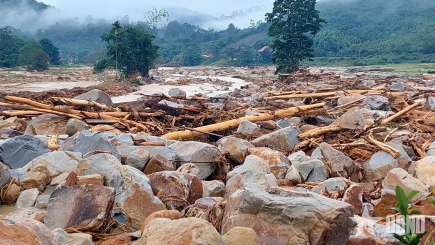 Lũ quét tràn xuống trong đêm gây thiệt hại lớn về tài sản nhân dân