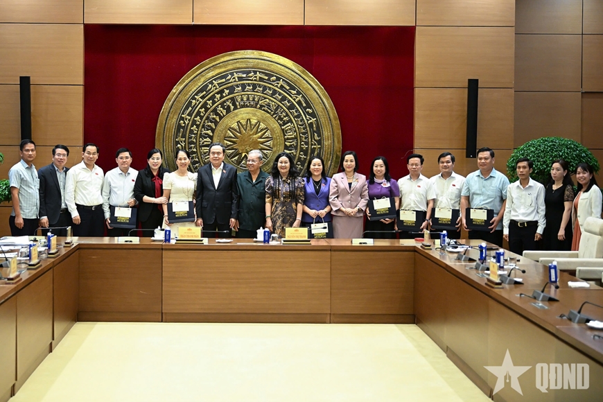 Chủ tịch Quốc hội Trần Thanh Mẫn gặp mặt đại biểu Quốc hội các khóa tỉnh Hậu Giang