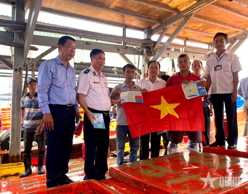 Chắc tay súng, vững lòng dân nơi biển, đảo Tây Nam Chắc tay súng, vững lòng dân nơi biển, đảo Tây Nam