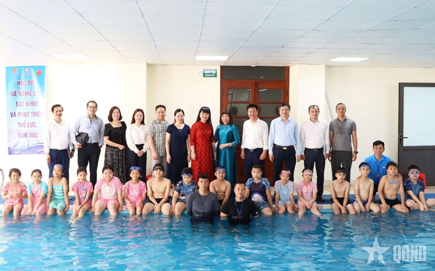 Bắc Ninh: Khai mạc thí điểm chương trình dạy bơi an toàn cho học sinh năm 2025