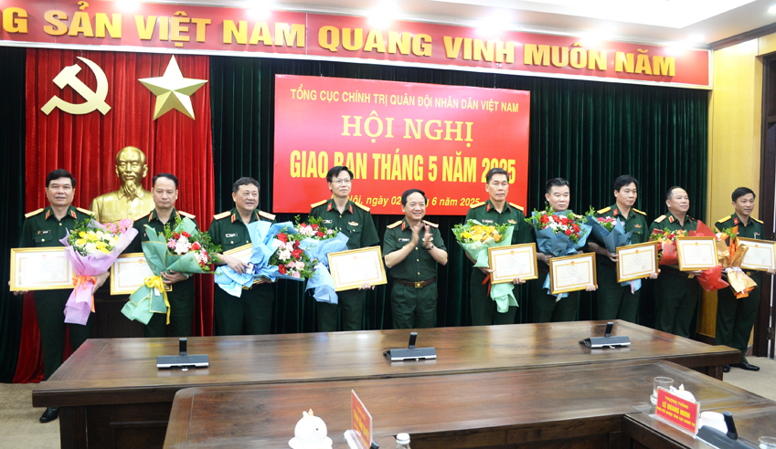 Thượng tướng Trịnh Văn Quyết chủ trì giao ban Tổng cục Chính trị tháng 5