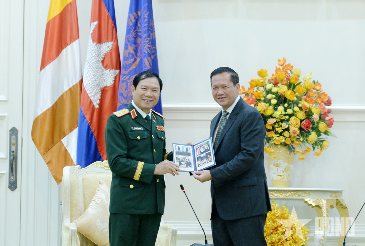 Đại tướng Nguyễn Tân Cương chào xã giao Thủ tướng Campuchia Hun Manet