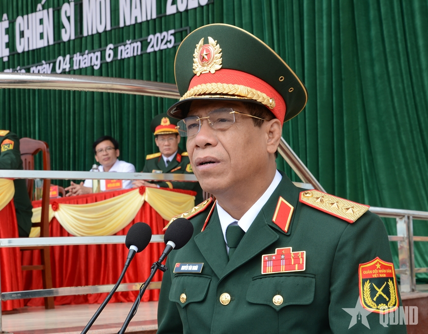 Thượng tướng Nguyễn Văn Nghĩa dự Lễ tuyên thệ chiến sĩ mới tại Trung đoàn 165 (Sư đoàn 312, Quân đoàn 12)