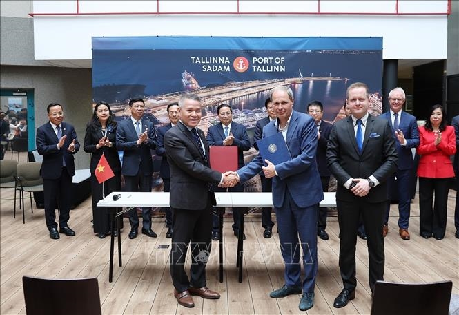 Thủ tướng Phạm Minh Chính tìm hiểu mô hình phát huy giá trị di sản và phát triển cảng biển ở Estonia