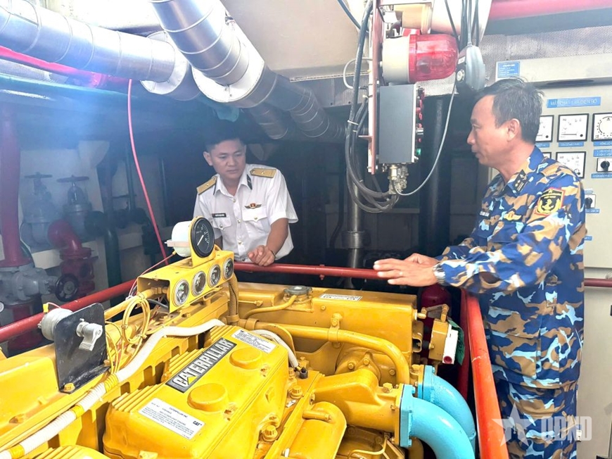 Kiểm tra công tác tàu thuyền tại Lữ đoàn 962