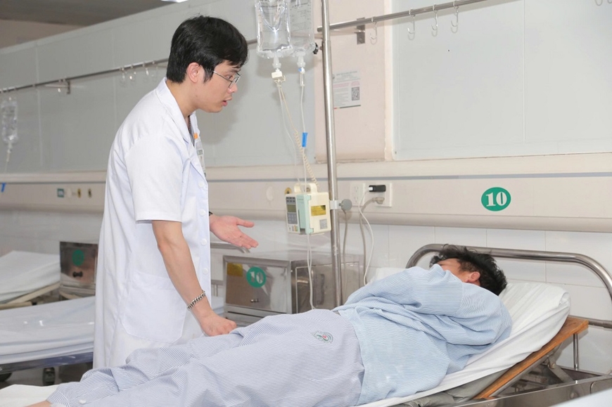 Cấp cứu thanh niên suy thận cấp do say nóng