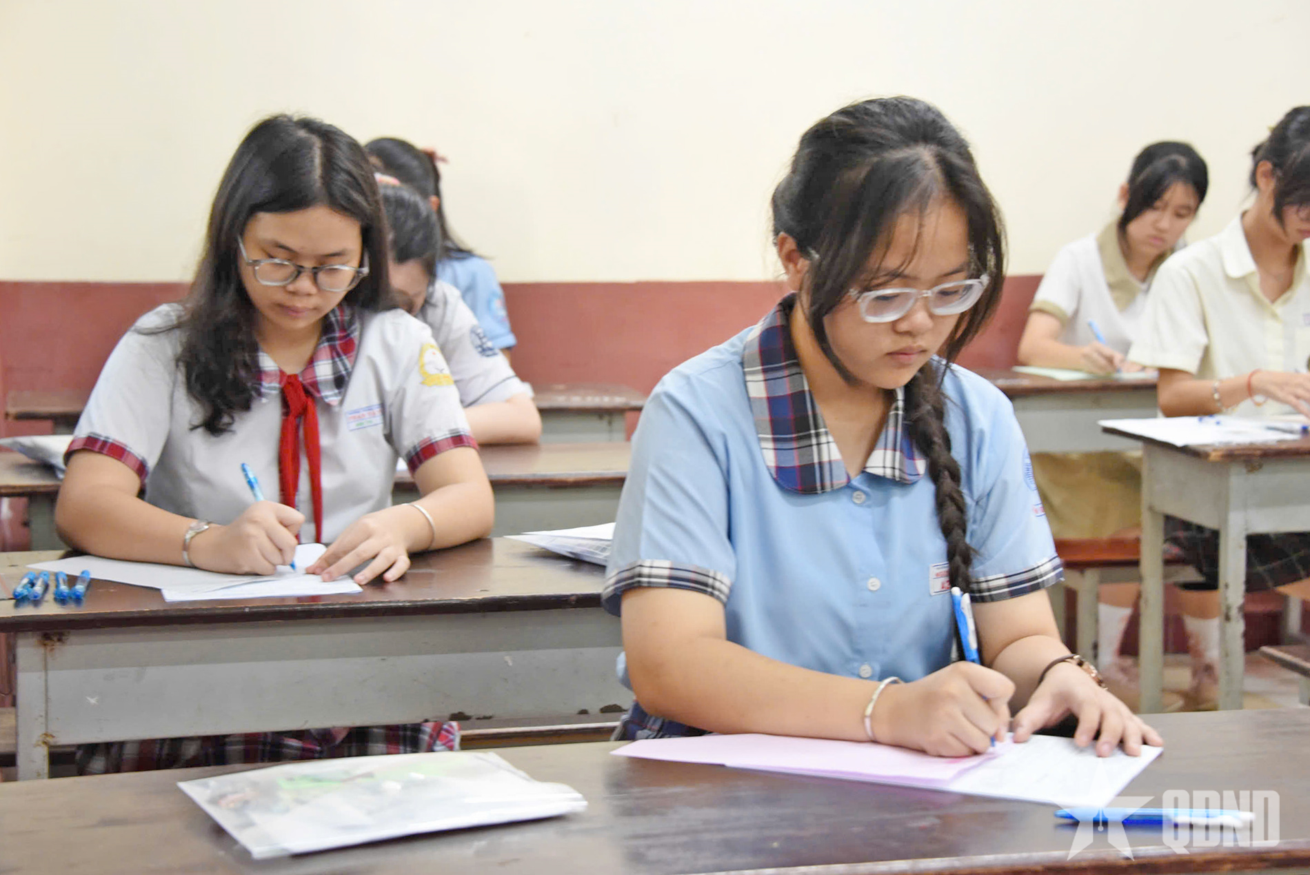 Hơn 76.000 thí sinh tại TP Hồ Chí Minh bước vào kỳ thi tuyển sinh lớp 10