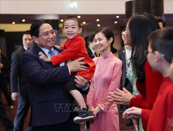 Thủ tướng Phạm Minh Chính gặp gỡ cán bộ, nhân viên Đại sứ quán và cộng đồng người Việt Nam tại Estonia