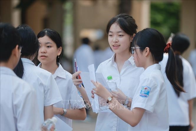 Gần 103.000 thí sinh Hà Nội bước vào môn thi đầu tiên Kỳ thi tuyển sinh vào lớp 10 công lập