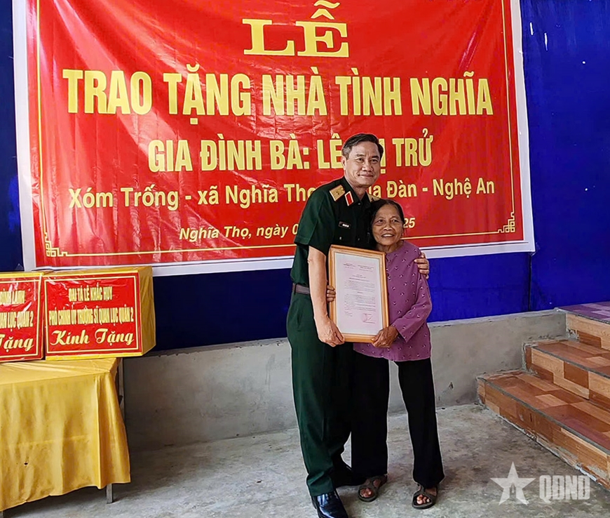 Trường Sĩ quan Lục quân 2 trao tặng 2 căn nhà tình nghĩa