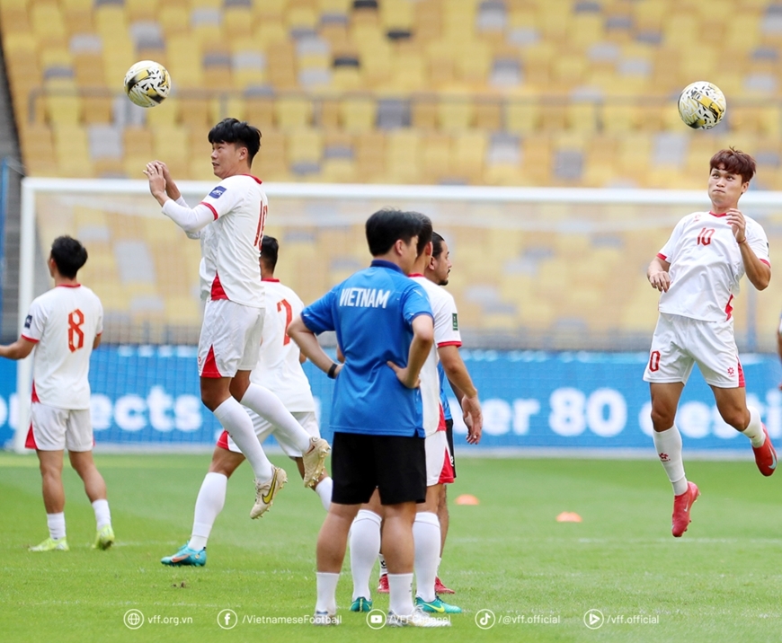 Tin thể thao (10-6): Các cầu thủ đội tuyển Việt Nam tập luyện trên sân Bukit Jalil, ngày 9-6. Ảnh: VFF