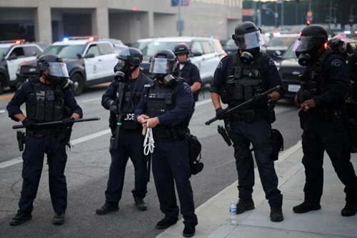 Biểu tình phản đối truy quét người nhập cư lan rộng tại Los Angeles