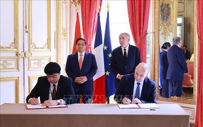 Thủ tướng Phạm Minh Chính hội đàm với Thủ tướng Pháp Francois Bayrou