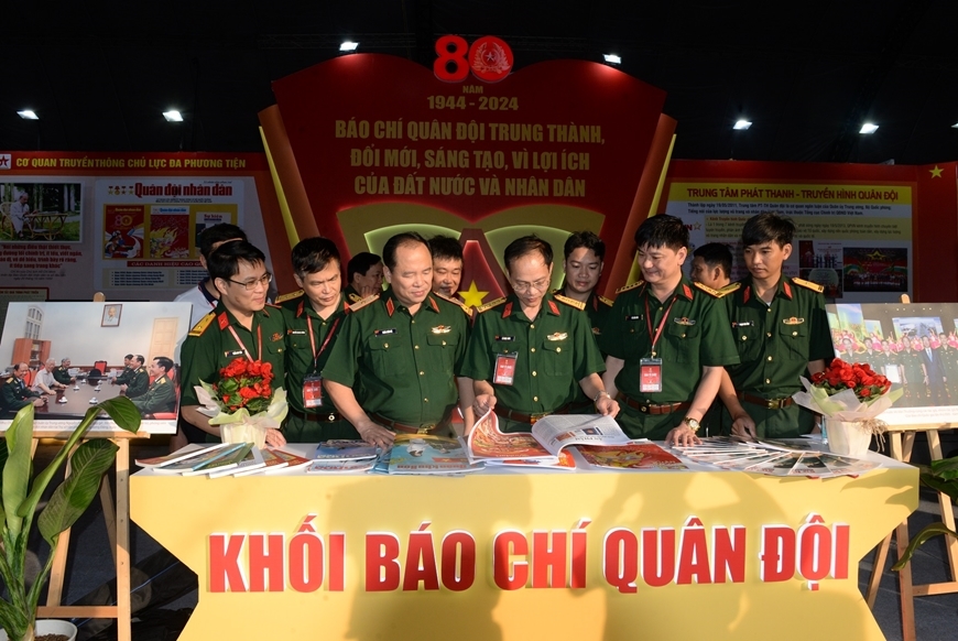 Báo chí nhân văn trên nền tảng đạo đức và pháp luật