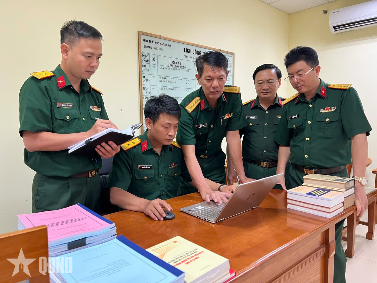 Giá trị lý luận và thực tiễn của các tác phẩm kinh điển Mác - Lênin trong bảo vệ nền tảng tư tưởng của Đảng hiện nay