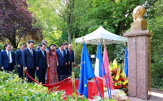 Thủ tướng Phạm Minh Chính thăm Khu tưởng niệm Chủ tịch Hồ Chí Minh tại Montreuil, Pháp