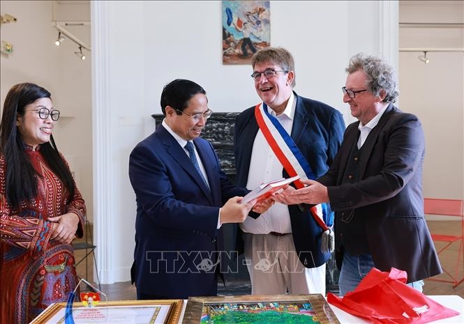 Thủ tướng Phạm Minh Chính thăm Khu tưởng niệm Chủ tịch Hồ Chí Minh tại Montreuil, Pháp