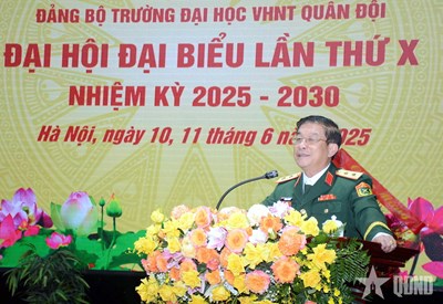 View - 	Trung tướng Trương Thiên Tô dự Đại hội Đảng bộ Trường Đại học VHNTQĐ