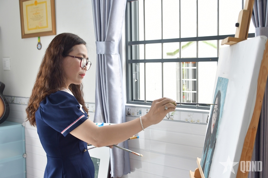 Đặng Kiều Uyên - người họa sĩ vẽ chân dung nhà báo bằng lòng tri ân    ​